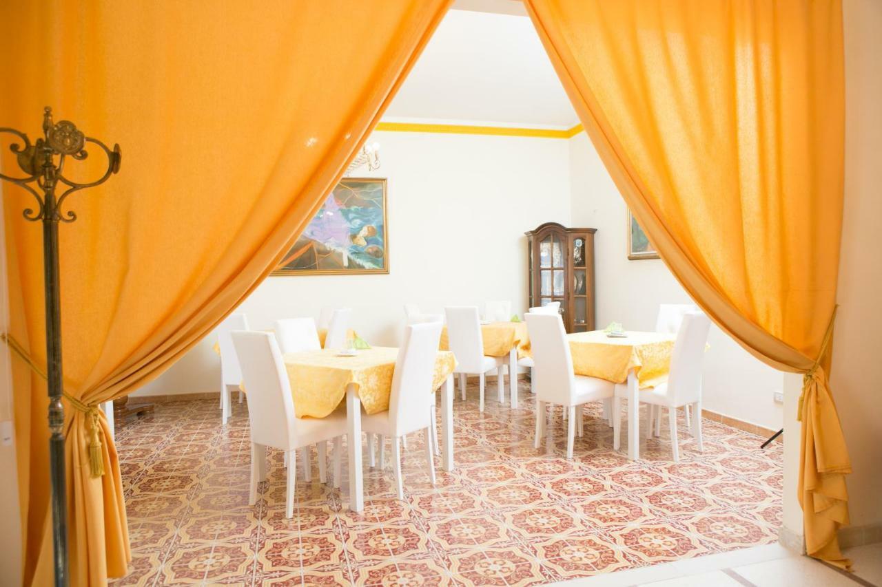 Affitta Camere The Queen Ispica Exterior foto