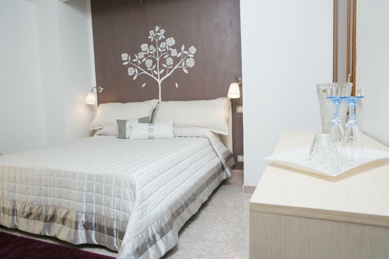 Affitta Camere The Queen Ispica Exterior foto